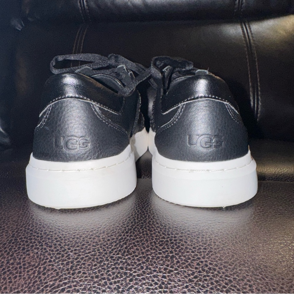 UGG Women's Alameda Lace Sneakers Black Size 9.5 Used In Perfect Shape - Picture 7 of 7
